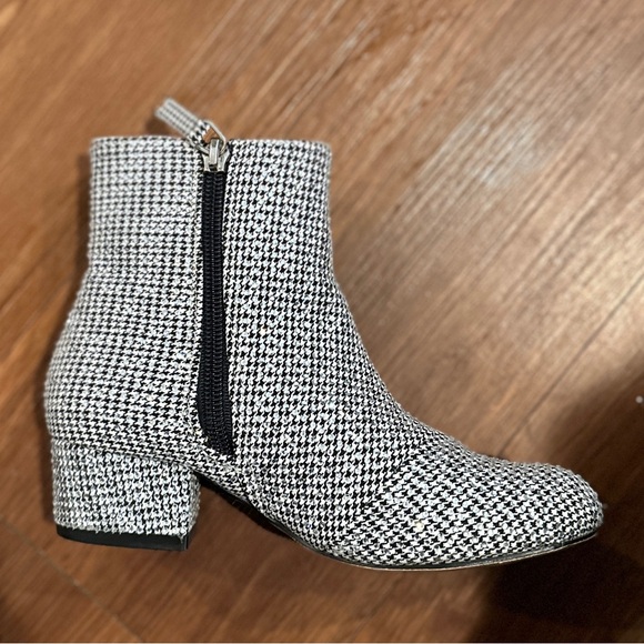 Kurt Geiger Mini Burlington Bootie 12M. Great condition. Still in original box. - Picture 8 of 11